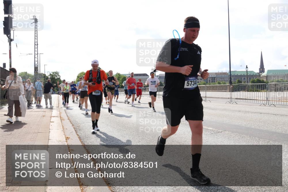 29.06.2025 - hella hamburg halbmarathon Lena Gebhardt http://msf.ph/oto/8384501 29.06.2025 10:02:53 Lombardsbrücke 12908, 7888, 15217, 16233, 5734, 1128, 1414, 1482, 1702, 1733, 2685, 2712, 2780, 2782, 2810, 2819, 3225, 3572, 3630, 3780, 3919, 3976, 4066, 4204, 4613, 4665, 4904, 5734, 6208, 6217, 6708, 6752, 6815, 6860, 6997, 7049, 7210, 7211, 7323, 7869, 7888, 8003, 8364, 8481, 8483, 8614, 8624, 8662, 8749, 9006, 9131, 9439, 9554, 9986, 10128, 10295, 10539, 10824, 11250, 11515, 11670, 11702, 11782, 11935, 11968, 12169, 12422, 12908, 13036, 13664, 13874, 14224 meine-sportfotos.de