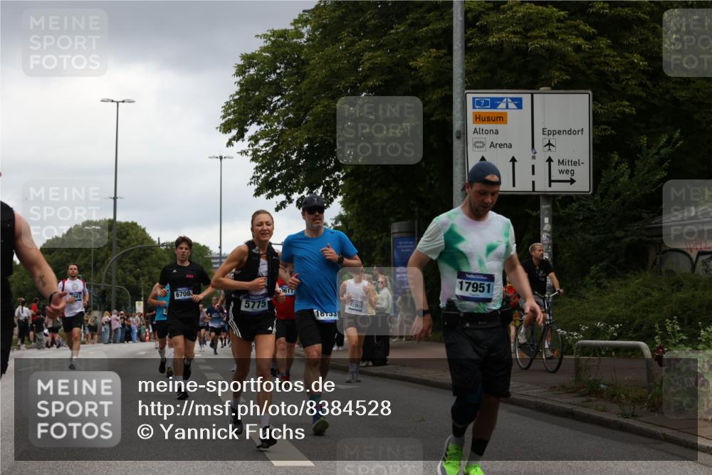 29.06.2025 - hella hamburg halbmarathon Yannick Fuchs http://msf.ph/oto/8384528 29.06.2025 10:55:09 20KM 1188, 1453, 1823, 2426, 2661, 3698, 5379, 5602, 5603, 5613, 5775, 6674, 6708, 6921, 7250, 7306, 7759, 7761, 8177, 8483, 9071, 9453, 9611, 9984, 10295, 10882, 11515, 12377, 12789, 12908, 13459, 13516, 13558, 15008, 16621, 17145, 17181, 17226, 17670, 17951, 18133, 18757, 19242 meine-sportfotos.de