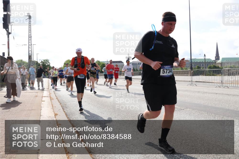 29.06.2025 - hella hamburg halbmarathon Lena Gebhardt http://msf.ph/oto/8384588 29.06.2025 10:02:53 Lombardsbrücke 7888, 15217, 681, 16233, 5734, 1128, 1414, 1482, 1702, 1733, 2685, 2712, 2780, 2782, 2810, 2819, 3225, 3572, 3630, 3780, 3919, 3976, 4066, 4204, 4613, 4665, 4904, 5734, 6208, 6217, 6708, 6752, 6815, 6860, 6997, 7049, 7210, 7211, 7323, 7869, 7888, 8003, 8364, 8481, 8483, 8614, 8624, 8662, 8749, 9006, 9131, 9439, 9554, 9986, 10128, 10295, 10539, 10824, 11250, 11515, 11670, 11702, 11782, 11935, 11968, 12169, 12422, 12908, 13036, 13664, 13874, 14224 meine-sportfotos.de