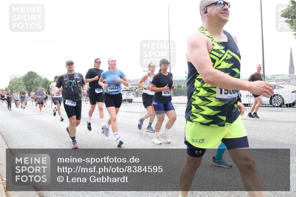 29.06.2025 - hella hamburg halbmarathon Lena Gebhardt http://msf.ph/oto/8384595 29.06.2025 10:49:41 Lombardsbrücke 3183, 1805, 16944, 9261, 13004, 12, 1040, 1041, 1487, 1511, 1525, 1625, 1805, 1888, 2067, 2212, 2466, 2527, 2541, 2668, 2862, 2927, 2997, 3070, 3183, 3232, 3383, 3943, 4525, 4527, 4589, 4769, 4809, 4870, 5076, 5106, 5463, 5552, 5694, 6191, 6694, 6989, 7301, 7305, 7339, 7366, 7650, 7679, 7931, 7936, 8065, 8549, 9015, 9162, 9245, 9261, 10033, 10038, 10130, 10333, 10403, 10479, 10683, 10704, 11558, 11631, 12124, 12388, 13764, 14545, 14692 meine-sportfotos.de