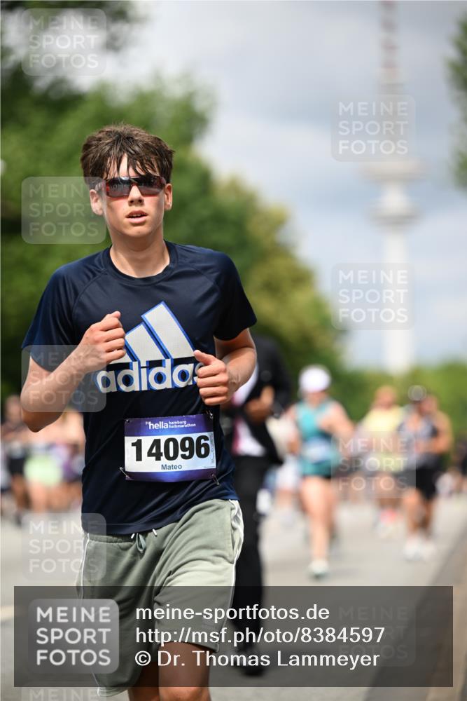29.06.2025 - hella hamburg halbmarathon Dr. Thomas Lammeyer http://msf.ph/oto/8384597 29.06.2025 10:42:52 Kennedybrücke 1457, 1596, 1721, 2113, 2151, 2486, 2693, 2786, 3094, 3095, 3242, 3323, 3338, 3841, 3927, 4139, 4155, 4259, 4260, 5085, 5089, 5155, 5161, 5300, 6199, 6200, 6695, 6696, 6751, 7117, 7118, 7119, 7165, 7371, 7552, 7561, 7692, 7849, 7914, 8583, 8635, 8747, 9004, 9424, 9500, 9689, 9699, 10584 meine-sportfotos.de