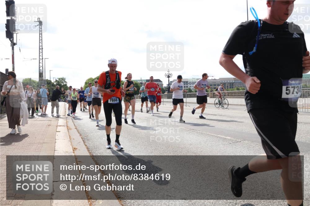 29.06.2025 - hella hamburg halbmarathon Lena Gebhardt http://msf.ph/oto/8384619 29.06.2025 10:02:53 Lombardsbrücke 7888, 15212, 6233, 6815, 16231, 5734, 1128, 1414, 1482, 1702, 1733, 2685, 2712, 2780, 2782, 2810, 2819, 3225, 3572, 3630, 3780, 3919, 3976, 4066, 4204, 4613, 4665, 4904, 5734, 6208, 6217, 6708, 6752, 6815, 6860, 6997, 7049, 7210, 7211, 7323, 7869, 7888, 8003, 8364, 8481, 8483, 8614, 8624, 8662, 8749, 9006, 9131, 9439, 9554, 9986, 10128, 10295, 10539, 10824, 11250, 11515, 11670, 11702, 11782, 11935, 11968, 12169, 12422, 12908, 13036, 13664, 13874, 14224 meine-sportfotos.de