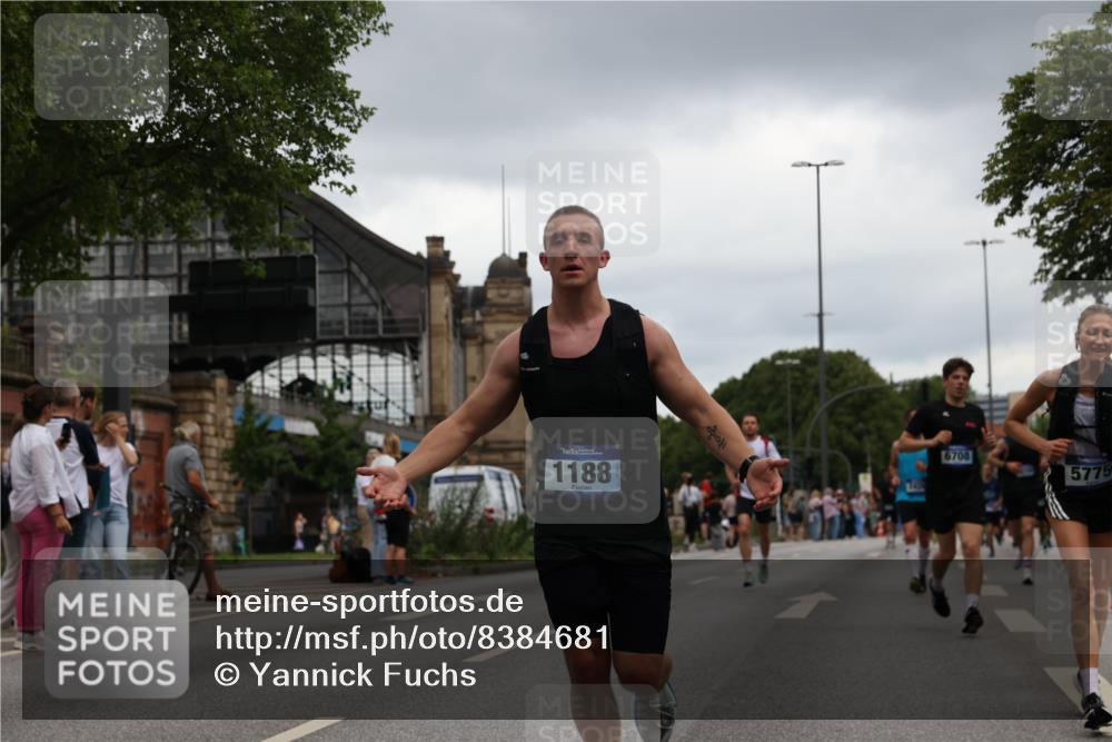 29.06.2025 - hella hamburg halbmarathon Yannick Fuchs http://msf.ph/oto/8384681 29.06.2025 10:55:10 20KM 1188, 1453, 1823, 2426, 2661, 3698, 5379, 5602, 5603, 5613, 5775, 6674, 6708, 6921, 7250, 7306, 7759, 7761, 8177, 8483, 9071, 9453, 9611, 9752, 9984, 10295, 10882, 11515, 12377, 12789, 12908, 13459, 13516, 13558, 15008, 16621, 17145, 17181, 17226, 17670, 17951, 18133, 18757, 19242 meine-sportfotos.de