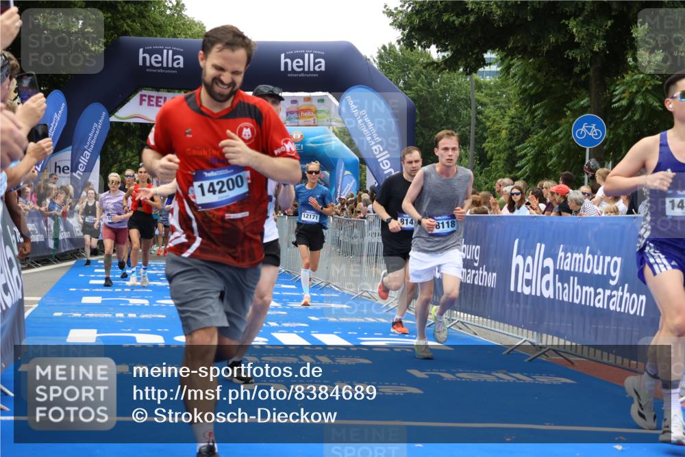 29.06.2025 - hella hamburg halbmarathon Strokosch-Dieckow http://msf.ph/oto/8384689 29.06.2025 10:46:19 Ziel 1569, 1600, 2048, 2222, 2590, 2842, 3056, 4237, 4949, 6388, 6421, 6691, 6978, 7335, 8142, 8981, 9497, 10796, 11185, 11773, 12171, 12651, 12891, 13698, 14045, 14200, 14228, 14262, 14482, 15157, 16127, 17190, 18118, 18211, 18637, 19209 meine-sportfotos.de