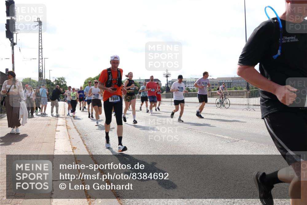 29.06.2025 - hella hamburg halbmarathon Lena Gebhardt http://msf.ph/oto/8384692 29.06.2025 10:02:53 Lombardsbrücke 16233, 6815, 8481, 7888, 16237, 1128, 1414, 1482, 1702, 1733, 2685, 2712, 2780, 2782, 2810, 2819, 3225, 3572, 3630, 3780, 3919, 3976, 4066, 4204, 4613, 4665, 4904, 5734, 6208, 6217, 6708, 6752, 6815, 6860, 6997, 7049, 7210, 7211, 7323, 7869, 7888, 8003, 8364, 8481, 8483, 8614, 8624, 8662, 8749, 9006, 9131, 9439, 9554, 9986, 10128, 10295, 10539, 10824, 11250, 11515, 11670, 11702, 11782, 11935, 11968, 12169, 12422, 12908, 13036, 13664, 13874, 14224 meine-sportfotos.de