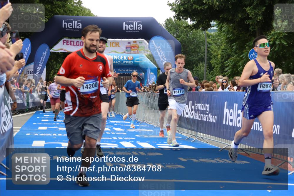 29.06.2025 - hella hamburg halbmarathon Strokosch-Dieckow http://msf.ph/oto/8384768 29.06.2025 10:46:19 Ziel 1569, 1600, 2048, 2222, 2590, 2842, 3056, 4237, 4949, 6388, 6421, 6691, 6978, 7335, 8142, 8981, 9497, 10796, 11185, 11773, 12171, 12651, 12891, 13698, 14045, 14200, 14228, 14262, 14482, 15157, 16127, 17190, 18118, 18211, 18637, 19209 meine-sportfotos.de