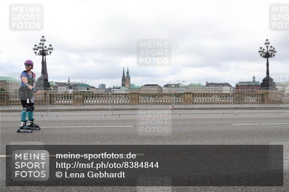 29.06.2025 - hella hamburg halbmarathon Lena Gebhardt http://msf.ph/oto/8384844 29.06.2025 09:17:34 Lombardsbrücke 11111 meine-sportfotos.de