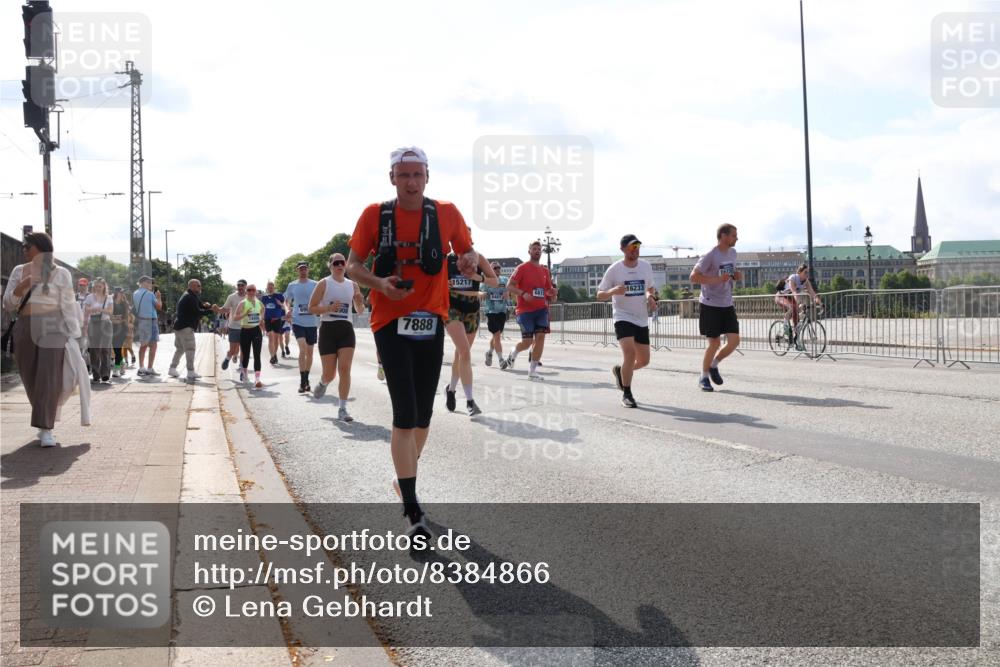29.06.2025 - hella hamburg halbmarathon Lena Gebhardt http://msf.ph/oto/8384866 29.06.2025 10:02:54 Lombardsbrücke 7888, 16237, 15217, 6819, 16233, 1414, 1482, 1702, 1733, 2685, 2712, 2780, 2782, 2810, 2819, 3225, 3572, 3630, 3780, 3919, 3976, 4066, 4204, 4613, 4665, 4904, 5734, 6208, 6217, 6752, 6815, 6860, 6997, 7049, 7210, 7211, 7869, 7888, 8003, 8364, 8481, 8483, 8614, 8624, 8662, 8749, 9006, 9131, 9439, 9554, 9986, 10128, 10295, 10539, 10824, 11250, 11515, 11670, 11702, 11782, 11935, 11968, 12169, 12177, 12422, 12908, 13036, 13664, 13874, 14224 meine-sportfotos.de
