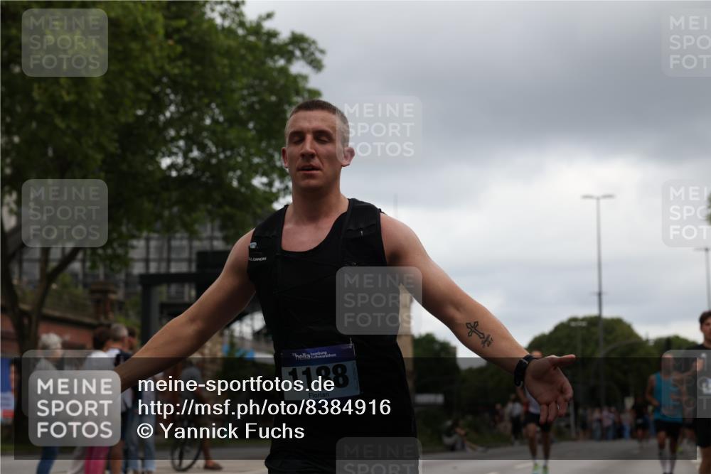 29.06.2025 - hella hamburg halbmarathon Yannick Fuchs http://msf.ph/oto/8384916 29.06.2025 10:55:10 20KM 1188, 1453, 1823, 2426, 2661, 3698, 5379, 5602, 5603, 5613, 5775, 6674, 6708, 6921, 7250, 7306, 7759, 7761, 8177, 8483, 9071, 9453, 9611, 9752, 9984, 10295, 10882, 11515, 12377, 12789, 12908, 13459, 13516, 13558, 15008, 16621, 17145, 17181, 17226, 17670, 17951, 18133, 18757, 19242 meine-sportfotos.de