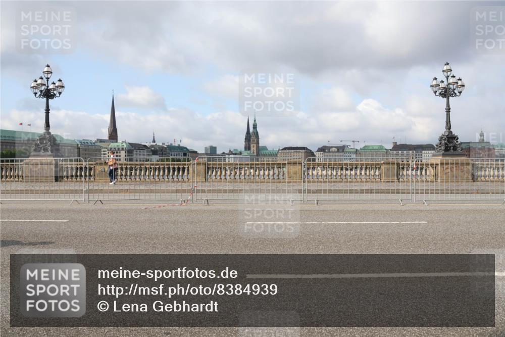 29.06.2025 - hella hamburg halbmarathon Lena Gebhardt http://msf.ph/oto/8384939 29.06.2025 08:52:53 Lombardsbrücke  meine-sportfotos.de