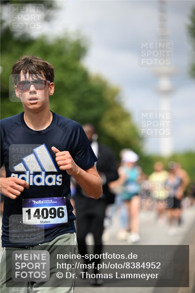 29.06.2025 - hella hamburg halbmarathon Dr. Thomas Lammeyer http://msf.ph/oto/8384952 29.06.2025 10:42:52 Kennedybrücke 1457, 1596, 1721, 2113, 2151, 2486, 2693, 2786, 3094, 3095, 3242, 3323, 3338, 3841, 3927, 4139, 4155, 4259, 4260, 5085, 5089, 5155, 5161, 5300, 6199, 6200, 6695, 6696, 6751, 7117, 7118, 7119, 7165, 7371, 7552, 7561, 7692, 7849, 7914, 8583, 8635, 8747, 9004, 9424, 9500, 9689, 9699, 10584 meine-sportfotos.de