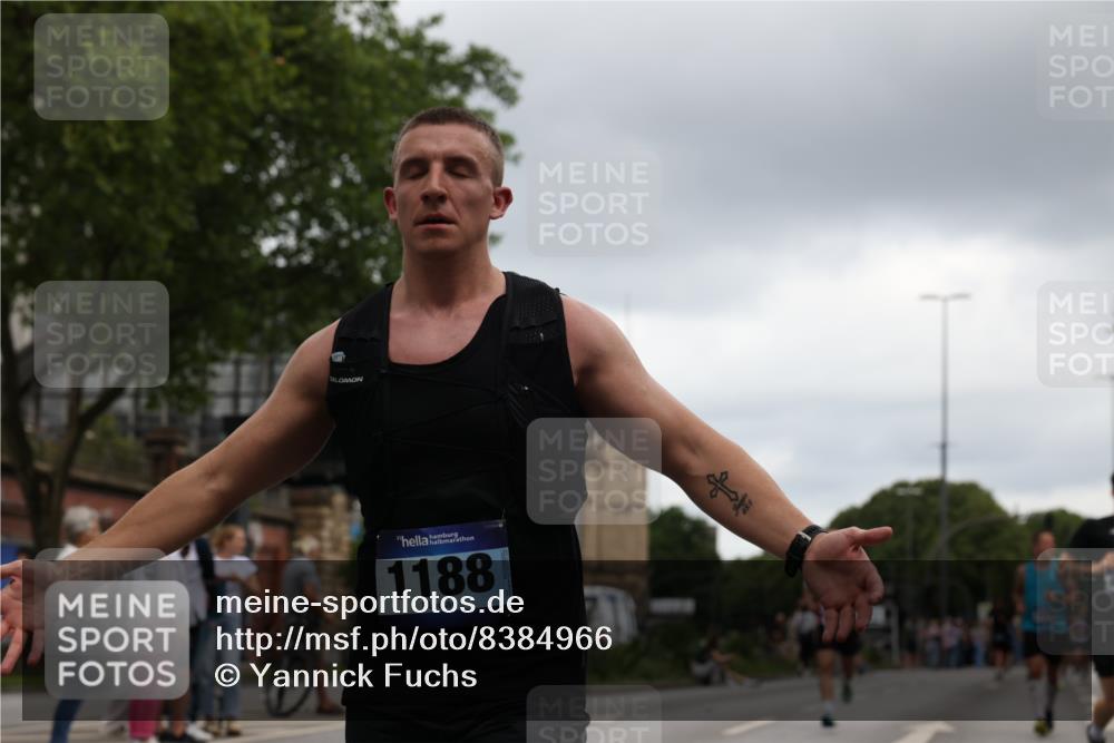 29.06.2025 - hella hamburg halbmarathon Yannick Fuchs http://msf.ph/oto/8384966 29.06.2025 10:55:10 20KM 1188, 1453, 1823, 2426, 2661, 3698, 5379, 5602, 5603, 5613, 5775, 6674, 6708, 6921, 7250, 7306, 7759, 7761, 8177, 8483, 9071, 9453, 9611, 9752, 9984, 10295, 10882, 11515, 12377, 12789, 12908, 13459, 13516, 13558, 15008, 16621, 17145, 17181, 17226, 17670, 17951, 18133, 18757, 19242 meine-sportfotos.de