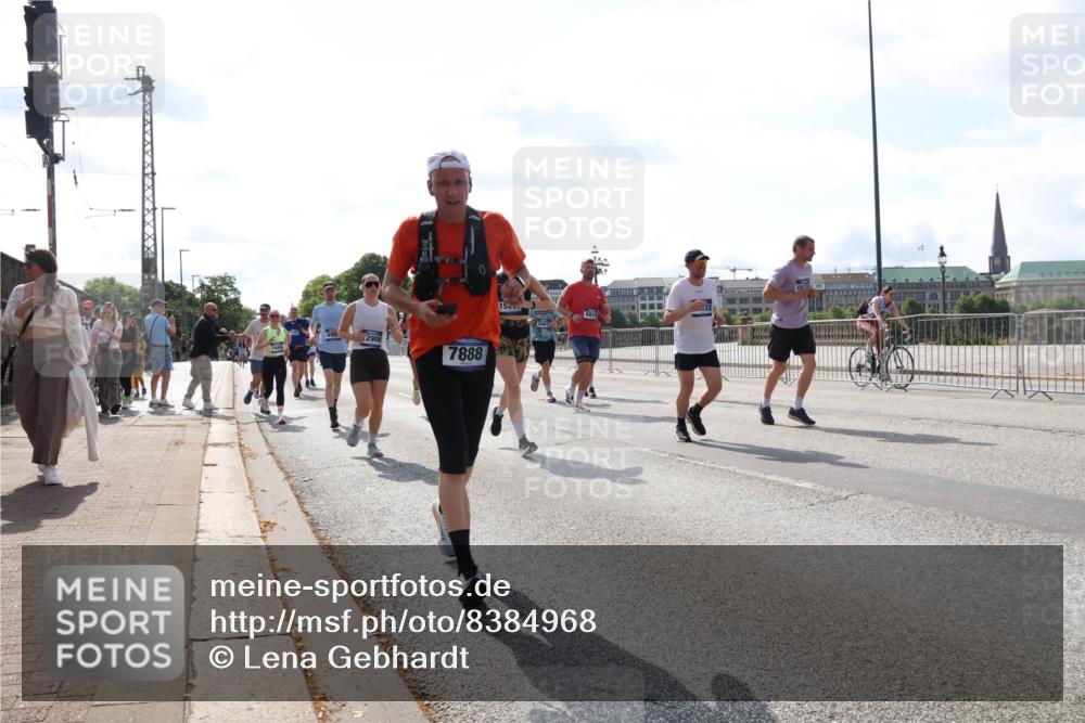 29.06.2025 - hella hamburg halbmarathon Lena Gebhardt http://msf.ph/oto/8384968 29.06.2025 10:02:54 Lombardsbrücke 2908, 7888, 152, 8481, 6813, 1414, 1482, 1702, 1733, 2685, 2712, 2780, 2782, 2810, 2819, 3225, 3572, 3630, 3780, 3919, 3976, 4066, 4204, 4613, 4665, 4904, 5734, 6208, 6217, 6752, 6815, 6860, 6997, 7049, 7210, 7211, 7869, 7888, 8003, 8364, 8481, 8483, 8614, 8624, 8662, 8749, 9006, 9131, 9439, 9554, 9986, 10128, 10295, 10539, 10824, 11250, 11515, 11670, 11702, 11782, 11935, 11968, 12169, 12177, 12422, 12908, 13036, 13664, 13874, 14224 meine-sportfotos.de