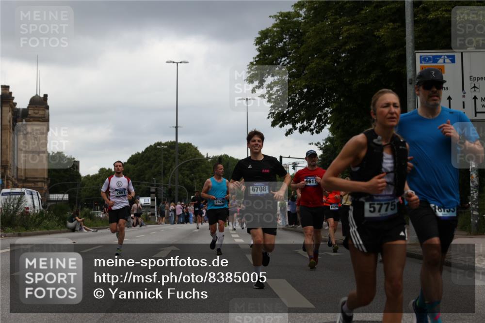 29.06.2025 - hella hamburg halbmarathon Yannick Fuchs http://msf.ph/oto/8385005 29.06.2025 10:55:11 20KM 1188, 1453, 1823, 2426, 2661, 3698, 5379, 5602, 5603, 5613, 5775, 6674, 6708, 6921, 7250, 7306, 7759, 7761, 8177, 8483, 9071, 9453, 9611, 9752, 9984, 10295, 10882, 11515, 12377, 12789, 12908, 13516, 13558, 15008, 16614, 16621, 17145, 17181, 17226, 17670, 17951, 18133, 18757, 19242 meine-sportfotos.de