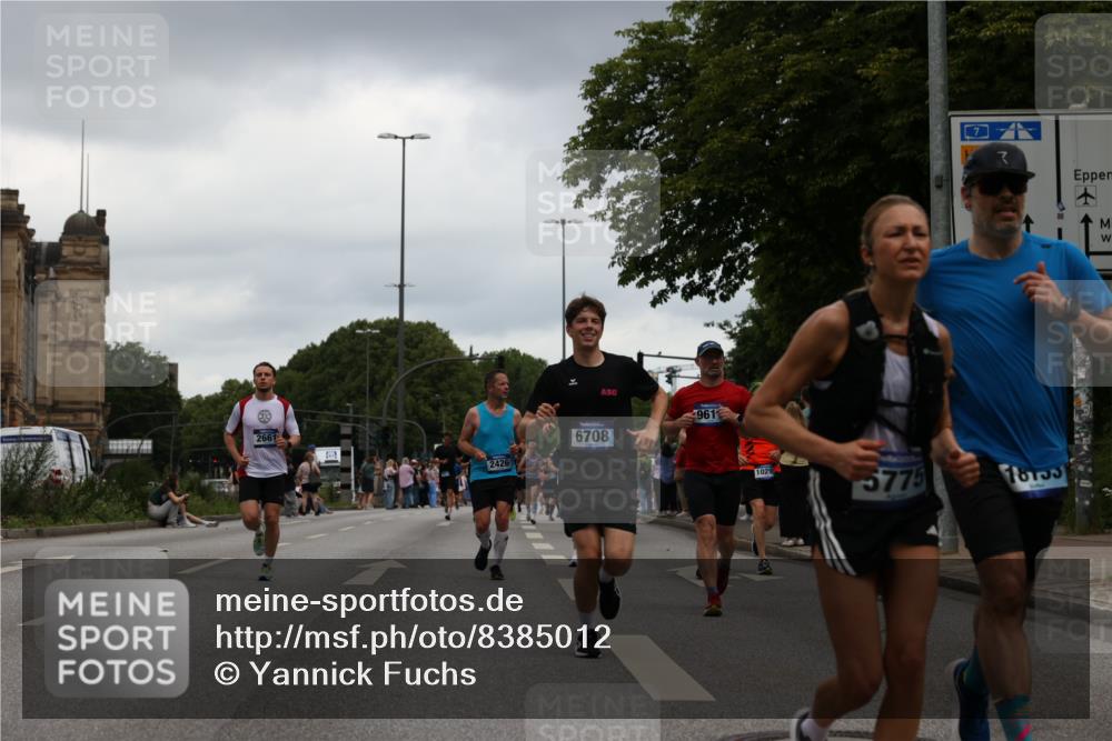 29.06.2025 - hella hamburg halbmarathon Yannick Fuchs http://msf.ph/oto/8385012 29.06.2025 10:55:11 20KM 1188, 1453, 1823, 2426, 2661, 3698, 5379, 5602, 5603, 5613, 5775, 6674, 6708, 6921, 7250, 7306, 7759, 7761, 8177, 8483, 9071, 9453, 9611, 9752, 9984, 10295, 10882, 11515, 12377, 12789, 12908, 13516, 13558, 15008, 16614, 16621, 17145, 17181, 17226, 17670, 17951, 18133, 18757, 19242 meine-sportfotos.de