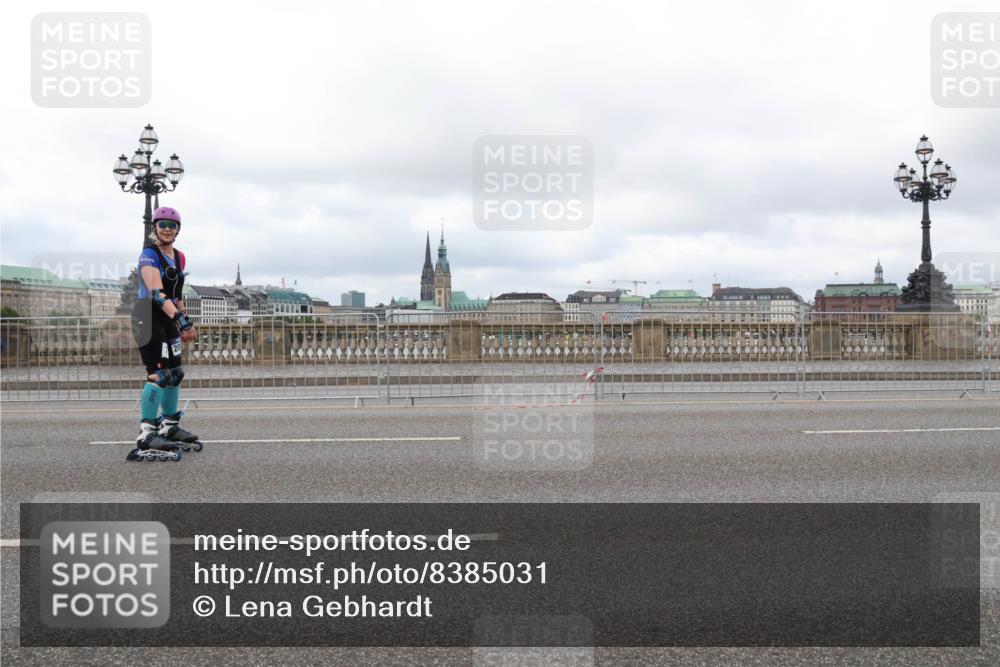 29.06.2025 - hella hamburg halbmarathon Lena Gebhardt http://msf.ph/oto/8385031 29.06.2025 09:17:34 Lombardsbrücke  meine-sportfotos.de