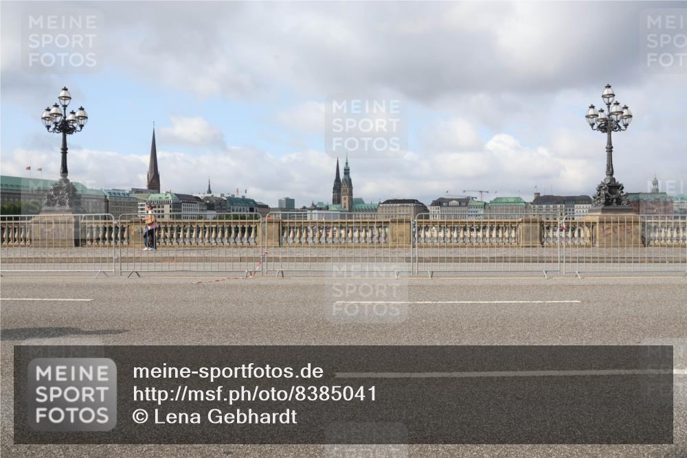 29.06.2025 - hella hamburg halbmarathon Lena Gebhardt http://msf.ph/oto/8385041 29.06.2025 08:52:53 Lombardsbrücke  meine-sportfotos.de