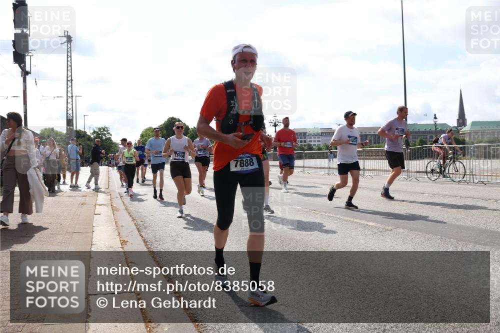 29.06.2025 - hella hamburg halbmarathon Lena Gebhardt http://msf.ph/oto/8385058 29.06.2025 10:02:54 Lombardsbrücke 12908, 16160, 7888, 6233, 16237, 1414, 1482, 1702, 1733, 2685, 2712, 2780, 2782, 2810, 2819, 3225, 3572, 3630, 3780, 3919, 3976, 4066, 4204, 4613, 4665, 4904, 5734, 6208, 6217, 6752, 6815, 6860, 6997, 7049, 7210, 7211, 7869, 7888, 8003, 8364, 8481, 8483, 8614, 8624, 8662, 8749, 9006, 9131, 9439, 9554, 9986, 10128, 10295, 10539, 10824, 11250, 11515, 11670, 11702, 11782, 11935, 11968, 12169, 12177, 12422, 12908, 13036, 13664, 13874, 14224 meine-sportfotos.de