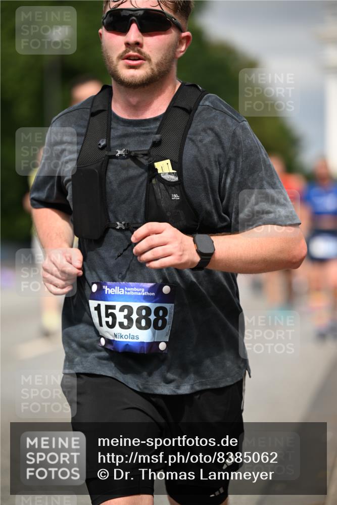 29.06.2025 - hella hamburg halbmarathon Dr. Thomas Lammeyer http://msf.ph/oto/8385062 29.06.2025 10:20:20 Kennedybrücke 1212, 1244, 1308, 1599, 2071, 2165, 2436, 2601, 2803, 3030, 3134, 3156, 3176, 3484, 3648, 4478, 4583, 4637, 6024, 6742, 6935, 7158, 7753, 7792, 8057, 8169, 8274, 8295, 8554, 8597, 8645, 8707, 8847, 9601, 9628, 9784, 9802, 9810, 10107, 10139, 10141, 10183, 10292, 10844, 11236, 11344, 11345 meine-sportfotos.de