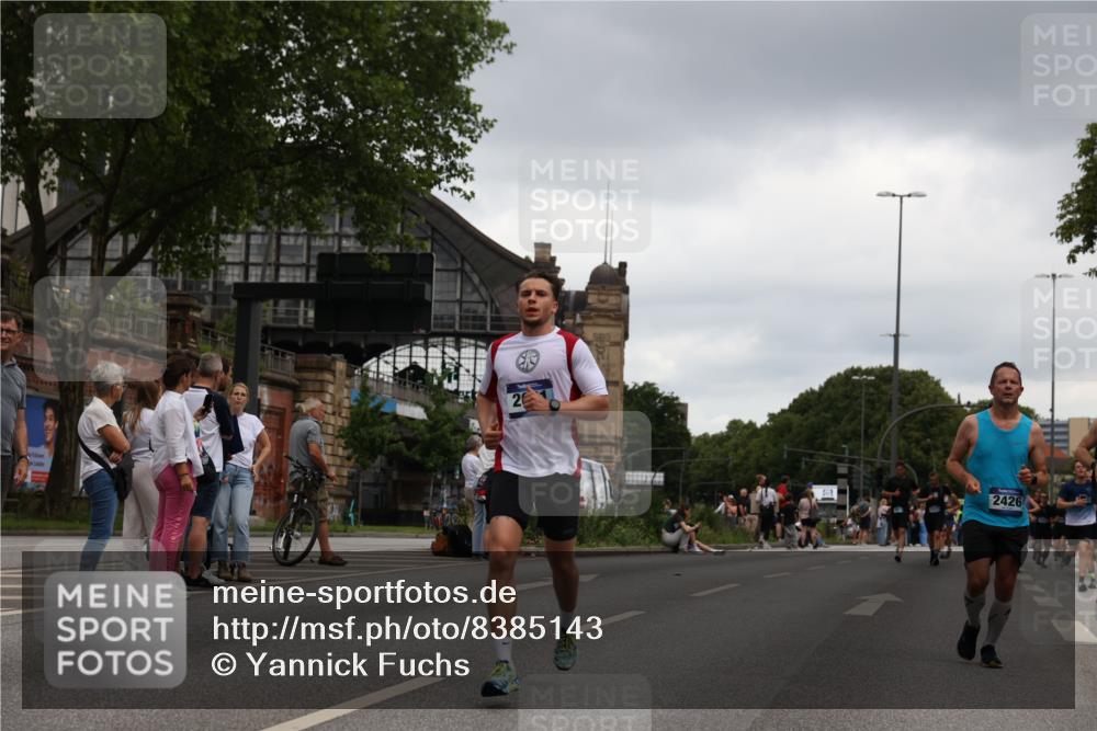29.06.2025 - hella hamburg halbmarathon Yannick Fuchs http://msf.ph/oto/8385143 29.06.2025 10:55:13 20KM 1188, 1453, 1823, 2426, 2661, 3698, 5379, 5602, 5603, 5613, 5775, 6674, 6708, 6921, 7250, 7306, 7759, 8177, 8483, 9071, 9453, 9611, 9752, 9984, 10295, 10882, 11515, 12377, 12789, 12908, 13516, 13558, 15008, 16614, 16621, 17145, 17181, 17226, 17670, 17951, 18133, 19242 meine-sportfotos.de