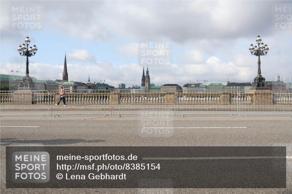 29.06.2025 - hella hamburg halbmarathon Lena Gebhardt http://msf.ph/oto/8385154 29.06.2025 08:52:53 Lombardsbrücke  meine-sportfotos.de