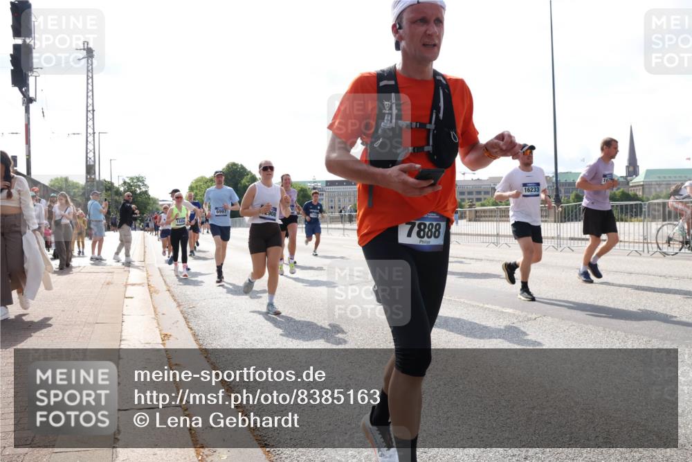 29.06.2025 - hella hamburg halbmarathon Lena Gebhardt http://msf.ph/oto/8385163 29.06.2025 10:02:55 Lombardsbrücke 908, 6997, 7888, 16233, 1414, 1482, 1702, 1733, 2685, 2712, 2780, 2782, 2810, 2819, 3225, 3572, 3630, 3780, 3919, 4204, 4613, 4665, 4904, 5734, 6208, 6217, 6752, 6815, 6997, 7049, 7210, 7211, 7869, 7888, 8003, 8364, 8481, 8483, 8614, 8624, 8662, 8749, 9006, 9131, 9439, 9554, 9986, 10128, 10295, 10539, 10824, 11250, 11515, 11702, 11782, 11935, 11968, 12169, 12177, 12422, 12908, 13036, 13664, 13874, 14224 meine-sportfotos.de