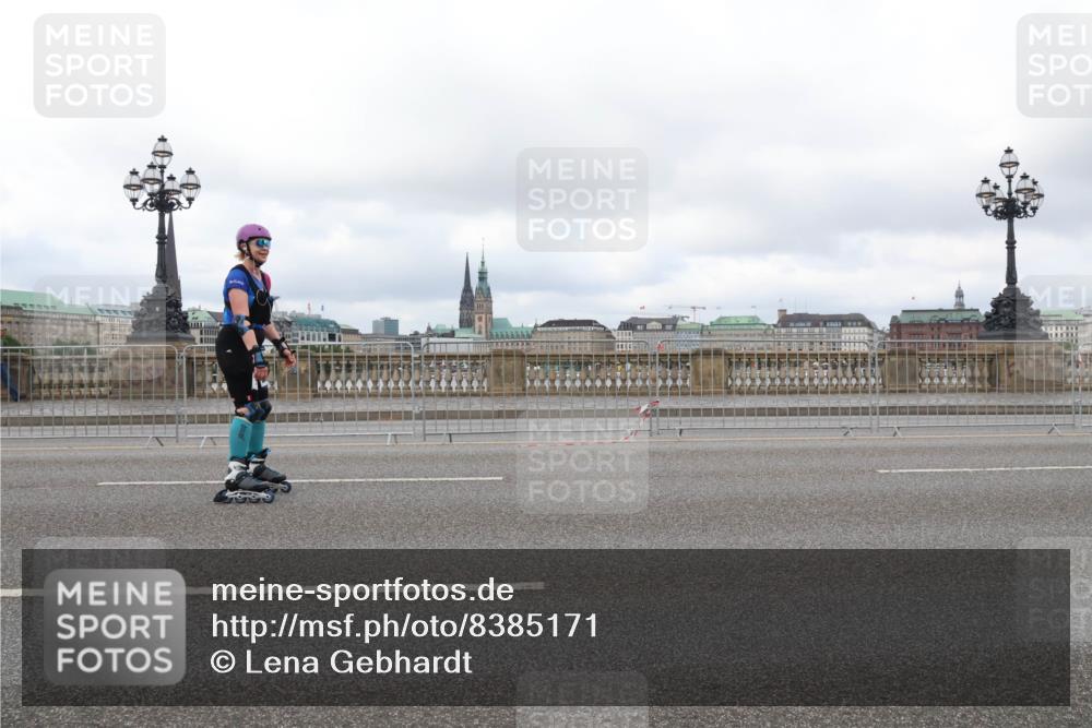 29.06.2025 - hella hamburg halbmarathon Lena Gebhardt http://msf.ph/oto/8385171 29.06.2025 09:17:34 Lombardsbrücke  meine-sportfotos.de