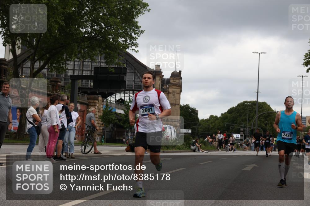 29.06.2025 - hella hamburg halbmarathon Yannick Fuchs http://msf.ph/oto/8385178 29.06.2025 10:55:13 20KM 1188, 1453, 1823, 2426, 2661, 3698, 5379, 5602, 5603, 5613, 5775, 6674, 6708, 6921, 7250, 7306, 7759, 8177, 8483, 9071, 9453, 9611, 9752, 9984, 10295, 10882, 11515, 12377, 12789, 12908, 13516, 13558, 15008, 16614, 16621, 17145, 17181, 17226, 17670, 17951, 18133, 19242 meine-sportfotos.de