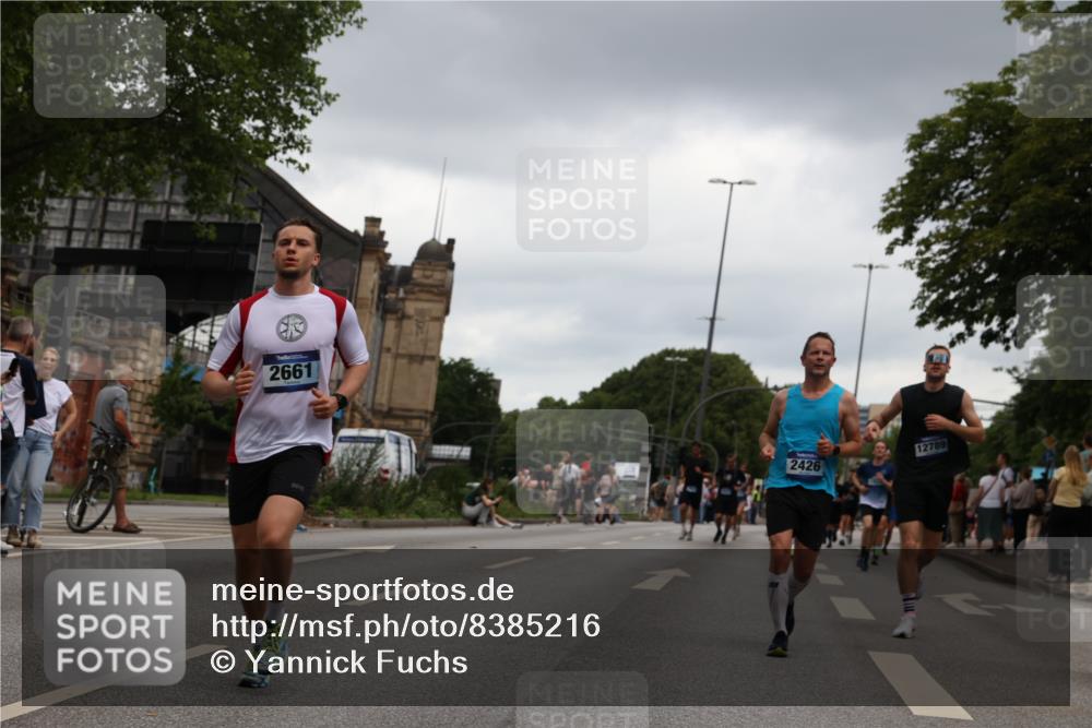 29.06.2025 - hella hamburg halbmarathon Yannick Fuchs http://msf.ph/oto/8385216 29.06.2025 10:55:13 20KM 1188, 1453, 1823, 2426, 2661, 3698, 5379, 5602, 5603, 5613, 5775, 6674, 6708, 6921, 7250, 7306, 7759, 8177, 8483, 9071, 9453, 9611, 9752, 9984, 10295, 10882, 11515, 12377, 12789, 12908, 13516, 13558, 15008, 16614, 16621, 17145, 17181, 17226, 17670, 17951, 18133, 19242 meine-sportfotos.de