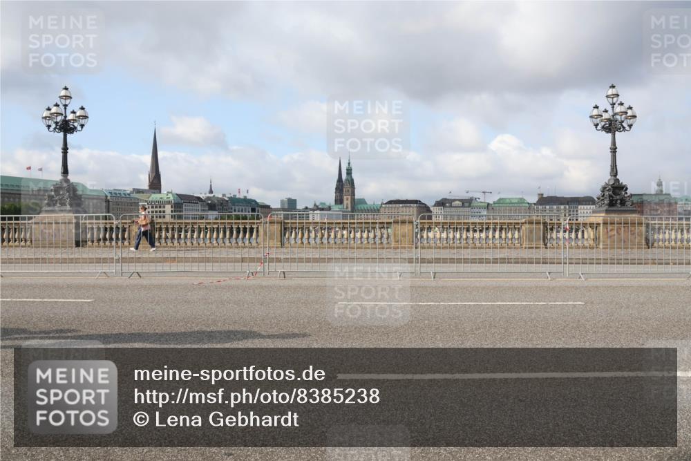 29.06.2025 - hella hamburg halbmarathon Lena Gebhardt http://msf.ph/oto/8385238 29.06.2025 08:52:53 Lombardsbrücke  meine-sportfotos.de