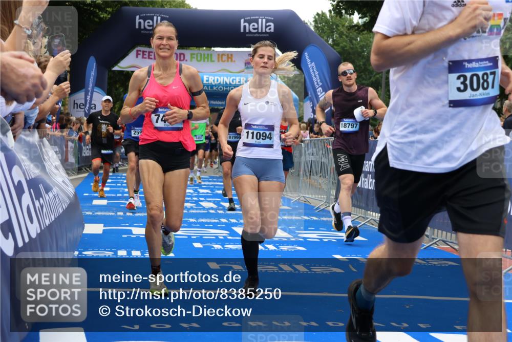 29.06.2025 - hella hamburg halbmarathon Strokosch-Dieckow http://msf.ph/oto/8385250 29.06.2025 10:46:11 Ziel 1569, 1759, 2048, 2590, 2707, 3056, 3087, 4949, 6388, 7450, 7961, 9497, 9585, 10796, 11094, 11125, 13630, 14200, 14262, 16136, 16466, 16475, 17190, 18702, 18797 meine-sportfotos.de