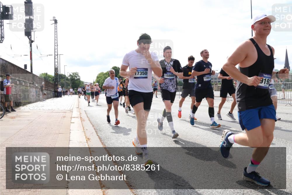 29.06.2025 - hella hamburg halbmarathon Lena Gebhardt http://msf.ph/oto/8385261 29.06.2025 10:15:47 Lombardsbrücke 13179, 7350, 15988, 15710, 13951, 9192, 1895, 1156, 1308, 1440, 1651, 2071, 2076, 2110, 2436, 2720, 2989, 3167, 3417, 4007, 4466, 4492, 4494, 4828, 5069, 5423, 5739, 6376, 6576, 7809, 7810, 7897, 7941, 7942, 8169, 8554, 8746, 8885, 9192, 9307, 9423, 9657, 9675, 9784, 9997, 10108, 10608, 10775, 10858, 11113, 11303, 11478, 11774, 11783, 11818, 12427, 12457, 12469, 12521, 13179, 13197, 13453, 13500, 13818, 13951, 14413, 14423, 14550, 14552, 15150, 15307, 15740 meine-sportfotos.de