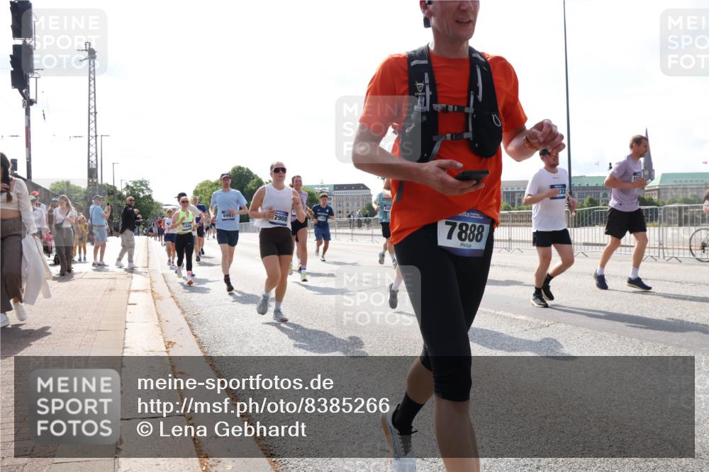 29.06.2025 - hella hamburg halbmarathon Lena Gebhardt http://msf.ph/oto/8385266 29.06.2025 10:02:55 Lombardsbrücke 6997, 2908, 7888, 1414, 1482, 1702, 1733, 2685, 2712, 2780, 2782, 2810, 2819, 3225, 3572, 3630, 3780, 3919, 4204, 4613, 4665, 4904, 5734, 6208, 6217, 6752, 6815, 6997, 7049, 7210, 7211, 7869, 7888, 8003, 8364, 8481, 8483, 8614, 8624, 8662, 8749, 9006, 9131, 9439, 9554, 9986, 10128, 10295, 10539, 10824, 11250, 11515, 11702, 11782, 11935, 11968, 12169, 12177, 12422, 12908, 13036, 13664, 13874, 14224 meine-sportfotos.de