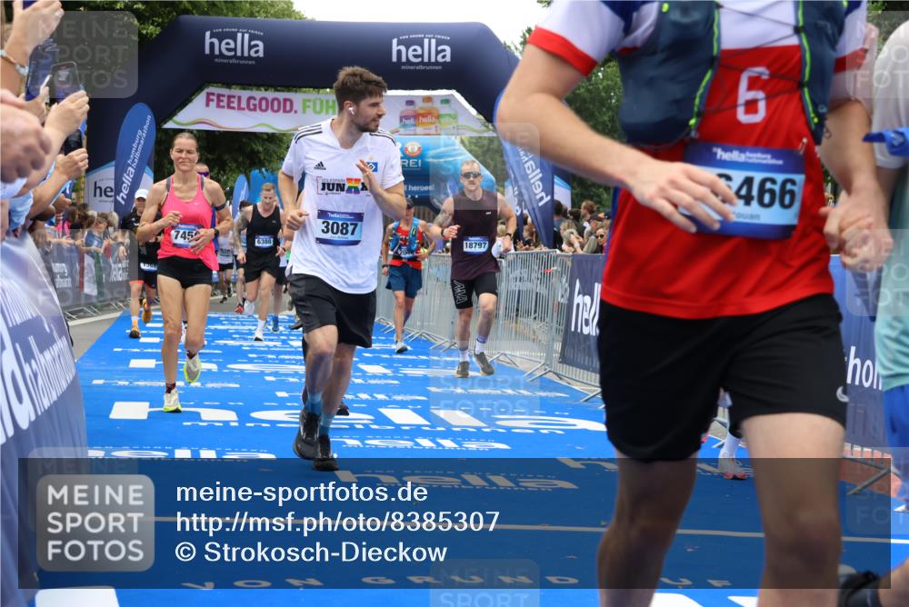 29.06.2025 - hella hamburg halbmarathon Strokosch-Dieckow http://msf.ph/oto/8385307 29.06.2025 10:46:10 Ziel 1569, 1759, 2048, 2590, 2707, 3056, 3087, 4949, 6388, 6460, 7450, 7961, 9497, 9585, 10796, 11094, 11125, 13630, 14804, 16136, 16466, 16475, 17190, 18702, 18797 meine-sportfotos.de