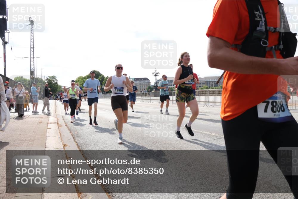29.06.2025 - hella hamburg halbmarathon Lena Gebhardt http://msf.ph/oto/8385350 29.06.2025 10:02:55 Lombardsbrücke 5217, 997, 12908, 14456, 7888, 1414, 1482, 1702, 1733, 2685, 2712, 2780, 2782, 2810, 2819, 3225, 3572, 3630, 3780, 3919, 4204, 4613, 4665, 4904, 5734, 6208, 6217, 6752, 6815, 6997, 7049, 7210, 7211, 7869, 7888, 8003, 8364, 8481, 8483, 8614, 8624, 8662, 8749, 9006, 9131, 9439, 9554, 9986, 10128, 10295, 10539, 10824, 11250, 11515, 11702, 11782, 11935, 11968, 12169, 12177, 12422, 12908, 13036, 13664, 13874, 14224 meine-sportfotos.de