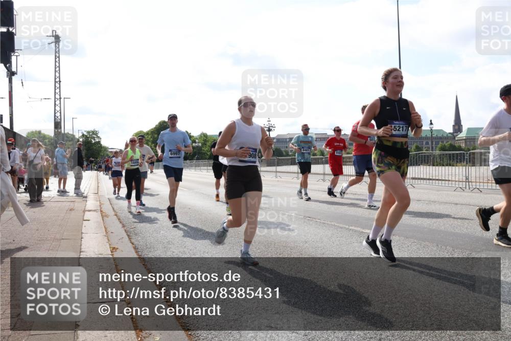 29.06.2025 - hella hamburg halbmarathon Lena Gebhardt http://msf.ph/oto/8385431 29.06.2025 10:02:55 Lombardsbrücke 14456, 6997, 908, 8481, 8483, 681, 5217, 1414, 1482, 1702, 1733, 2685, 2712, 2780, 2782, 2810, 2819, 3225, 3572, 3630, 3780, 3919, 4204, 4613, 4665, 4904, 5734, 6208, 6217, 6752, 6815, 6997, 7049, 7210, 7211, 7869, 7888, 8003, 8364, 8481, 8483, 8614, 8624, 8662, 8749, 9006, 9131, 9439, 9554, 9986, 10128, 10295, 10539, 10824, 11250, 11515, 11702, 11782, 11935, 11968, 12169, 12177, 12422, 12908, 13036, 13664, 13874, 14224 meine-sportfotos.de