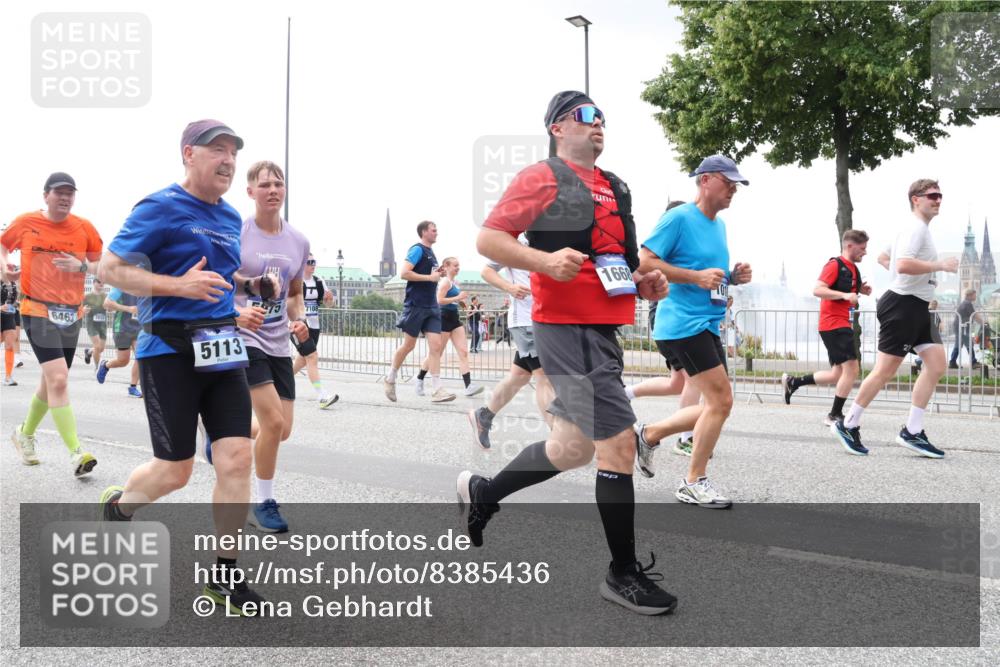 29.06.2025 - hella hamburg halbmarathon Lena Gebhardt http://msf.ph/oto/8385436 29.06.2025 10:40:29 Lombardsbrücke 6463, 3818, 5113, 7108, 1668, 1018, 1037, 1075, 1291, 1323, 1691, 2019, 2042, 2109, 2173, 2206, 2254, 2515, 2572, 2762, 2763, 2866, 2888, 3121, 3237, 3293, 3295, 3306, 3432, 3515, 3607, 3808, 3810, 4044, 4173, 4271, 4411, 4471, 4612, 4756, 4906, 4972, 5059, 5113, 5263, 5351, 5352, 5702, 5877, 5901, 5975, 6076, 6097, 6163, 6229, 6278, 6280, 6363, 6463, 6548, 6673, 6750, 6866, 6876, 6890, 6920, 7108, 7174, 7675, 7850, 7956, 8053, 8054, 8307, 8378, 8391 meine-sportfotos.de