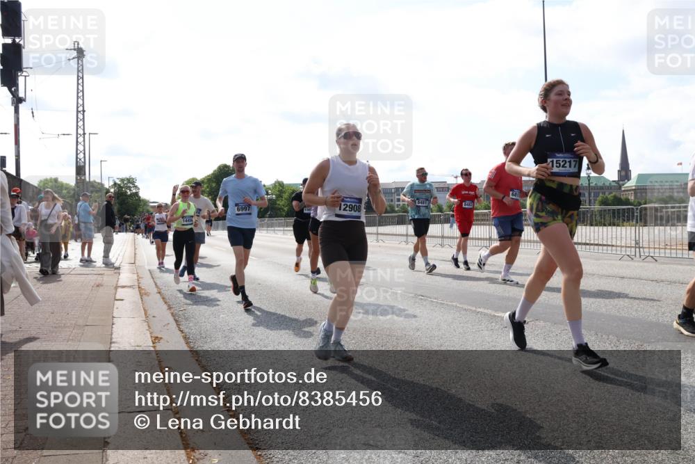 29.06.2025 - hella hamburg halbmarathon Lena Gebhardt http://msf.ph/oto/8385456 29.06.2025 10:02:55 Lombardsbrücke 8481, 6997, 1565, 12908, 14456, 8483, 681, 15217, 1414, 1482, 1702, 1733, 2685, 2712, 2780, 2782, 2810, 2819, 3225, 3572, 3630, 3780, 3919, 4204, 4613, 4665, 4904, 5734, 6208, 6217, 6752, 6815, 6997, 7049, 7210, 7211, 7869, 7888, 8003, 8364, 8481, 8483, 8614, 8624, 8662, 8749, 9006, 9131, 9439, 9554, 9986, 10128, 10295, 10539, 10824, 11250, 11515, 11702, 11782, 11935, 11968, 12169, 12177, 12422, 12908, 13036, 13664, 13874, 14224 meine-sportfotos.de