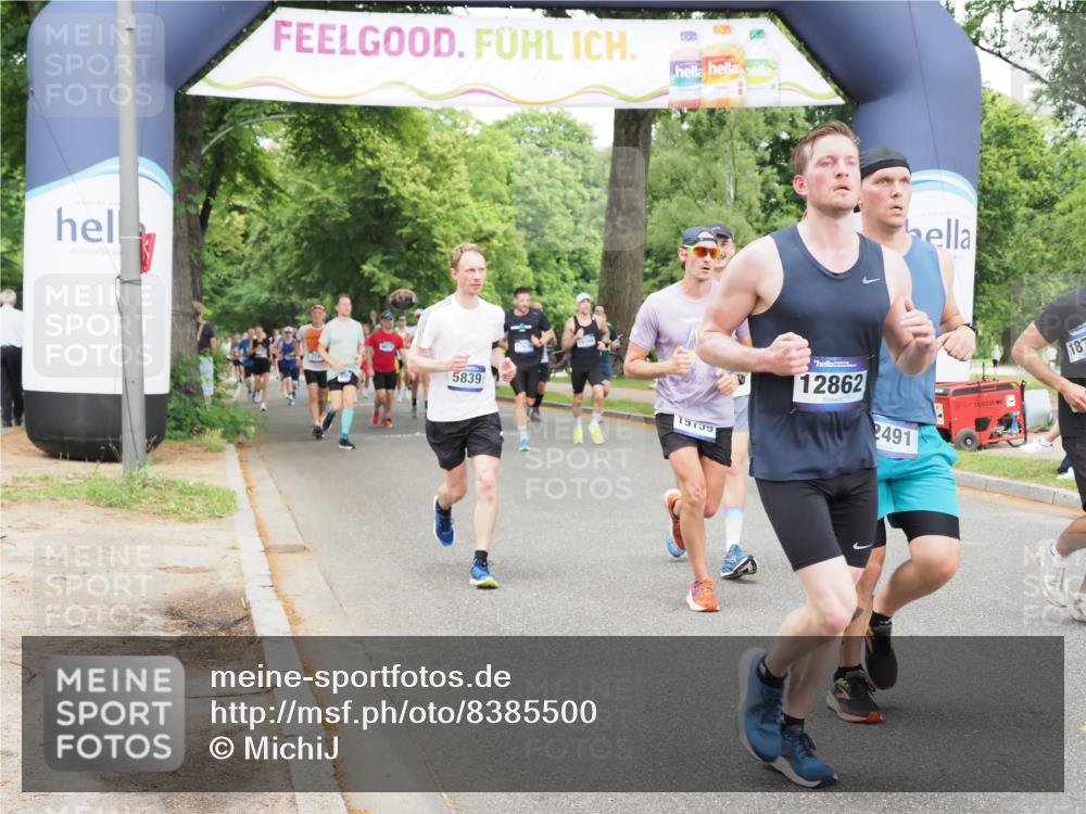 29.06.2025 - hella hamburg halbmarathon MichiJ http://msf.ph/oto/8385500 29.06.2025 10:47:22 Zwischen KM18-KM19 2978, 5775, 5839, 5885, 6201, 6309, 7761, 8003, 8290, 10576, 11114, 11753, 12491, 12862, 14224, 15785, 16915, 17145, 17630, 17952, 18029, 18266, 18757, 19159, 19166 meine-sportfotos.de