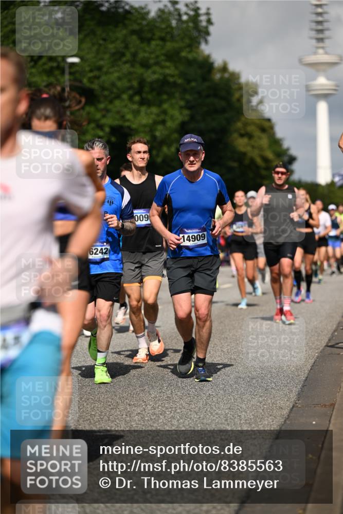 29.06.2025 - hella hamburg halbmarathon Dr. Thomas Lammeyer http://msf.ph/oto/8385563 29.06.2025 09:59:24 Kennedybrücke 1151, 1200, 1216, 1461, 1630, 1683, 1689, 1696, 1706, 2207, 2706, 2708, 3213, 3654, 3692, 3945, 3985, 4033, 4088, 4121, 4127, 4189, 4324, 4345, 4601, 4847, 4890, 4938, 5421, 5459, 5915, 6009, 6054, 6421, 6481, 6532, 6691, 6938, 7052, 7056, 7269, 7312, 7332, 7367, 7657, 8139, 8153, 8205, 8216, 8234, 8302, 8454, 8577, 8720, 8856, 8899, 8927, 8955, 8977, 9386, 9491, 9529, 9551, 9786, 9934, 9959, 10115, 10263, 10811, 11356 meine-sportfotos.de