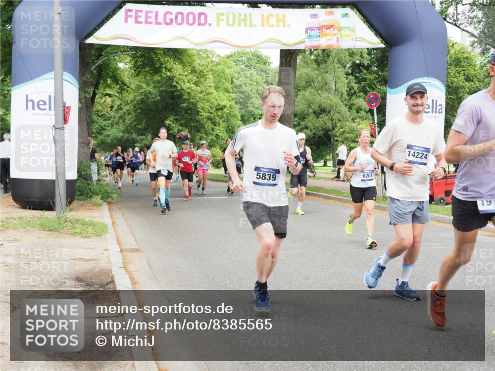 29.06.2025 - hella hamburg halbmarathon MichiJ http://msf.ph/oto/8385565 29.06.2025 10:47:23 Zwischen KM18-KM19 2978, 5775, 5839, 5885, 6201, 6309, 7761, 8290, 8662, 10576, 11114, 11753, 12491, 12862, 14224, 15785, 16915, 17630, 17952, 18029, 18266, 18757, 19159, 19166 meine-sportfotos.de