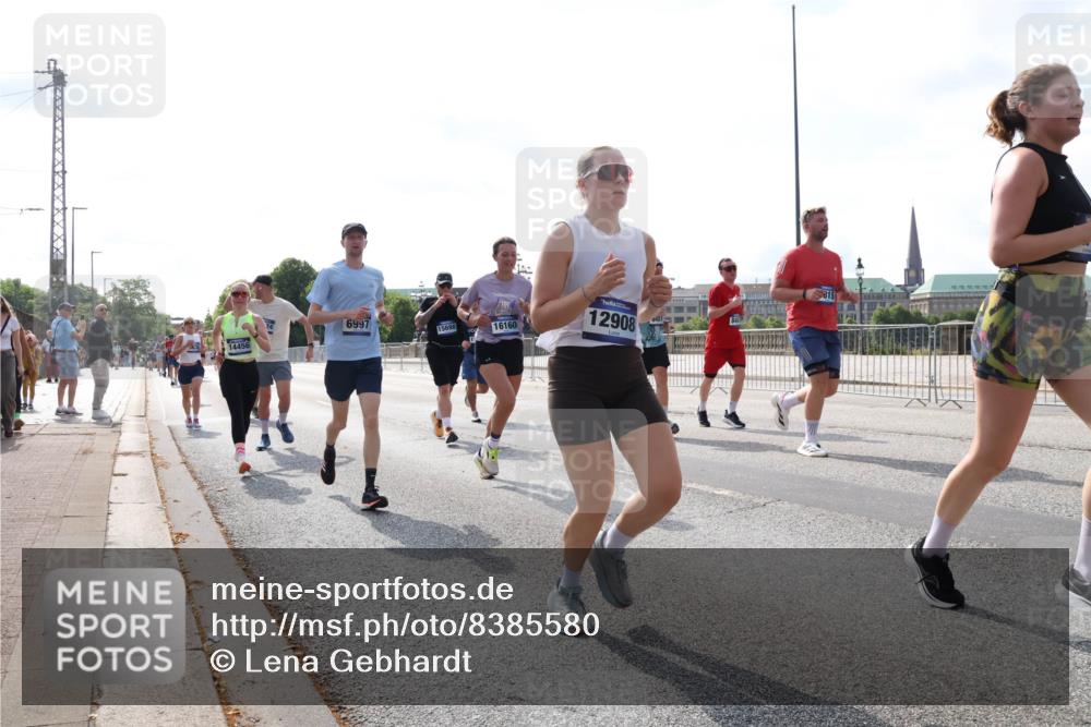29.06.2025 - hella hamburg halbmarathon Lena Gebhardt http://msf.ph/oto/8385580 29.06.2025 10:02:56 Lombardsbrücke 6997, 15698, 15698, 14456, 16160, 12908, 1414, 1482, 1702, 1733, 2685, 2712, 2780, 2782, 2810, 2819, 3225, 3572, 3630, 3780, 3919, 4204, 4613, 4665, 4904, 5734, 6208, 6217, 6752, 6815, 6997, 7049, 7210, 7211, 7706, 7888, 8003, 8364, 8481, 8483, 8614, 8624, 8662, 8749, 9006, 9131, 9439, 9554, 9986, 10128, 10295, 10539, 10824, 11250, 11515, 11702, 11782, 11935, 11968, 12169, 12177, 12422, 12908, 13036, 13474, 13664, 13874, 14224 meine-sportfotos.de