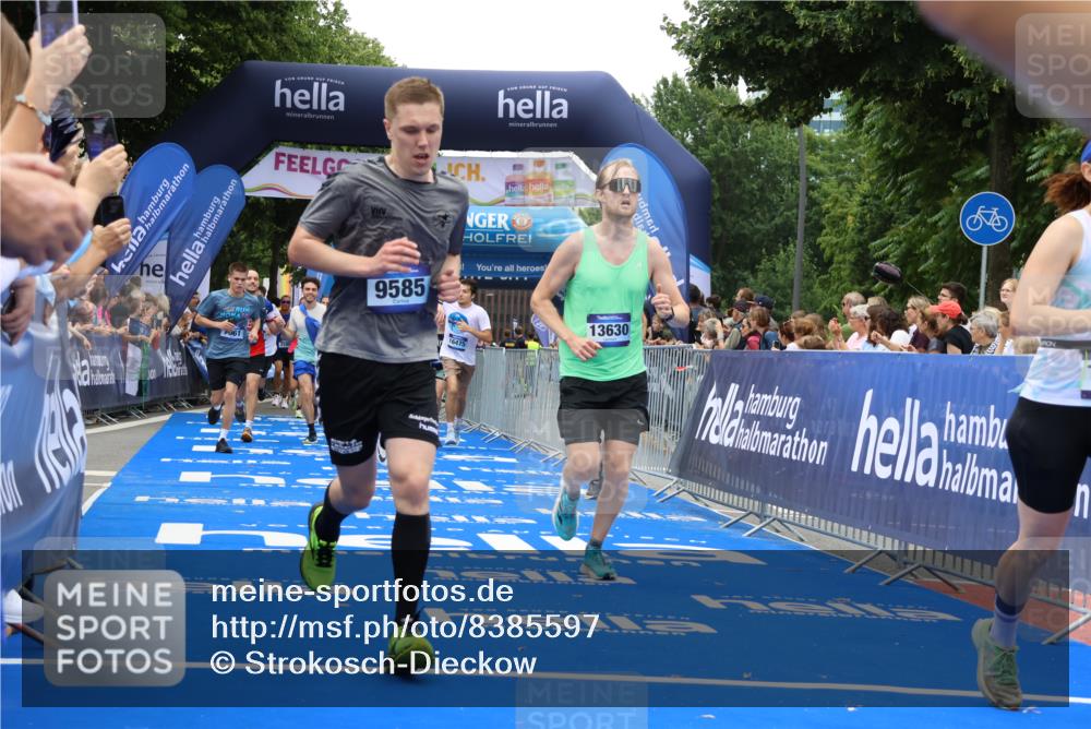 29.06.2025 - hella hamburg halbmarathon Strokosch-Dieckow http://msf.ph/oto/8385597 29.06.2025 10:46:05 Ziel 1759, 2189, 2707, 3087, 5648, 6460, 7450, 7961, 8269, 9585, 11094, 11125, 11936, 12269, 13630, 14462, 14804, 16136, 16466, 16475, 18081, 18702, 18797 meine-sportfotos.de