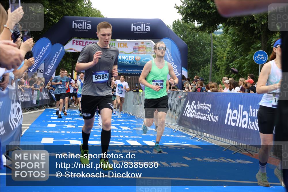 29.06.2025 - hella hamburg halbmarathon Strokosch-Dieckow http://msf.ph/oto/8385630 29.06.2025 10:46:05 Ziel 1759, 2189, 2707, 3087, 5648, 6460, 7450, 7961, 8269, 9585, 11094, 11125, 11936, 12269, 13630, 14462, 14804, 16136, 16466, 16475, 18081, 18702, 18797 meine-sportfotos.de
