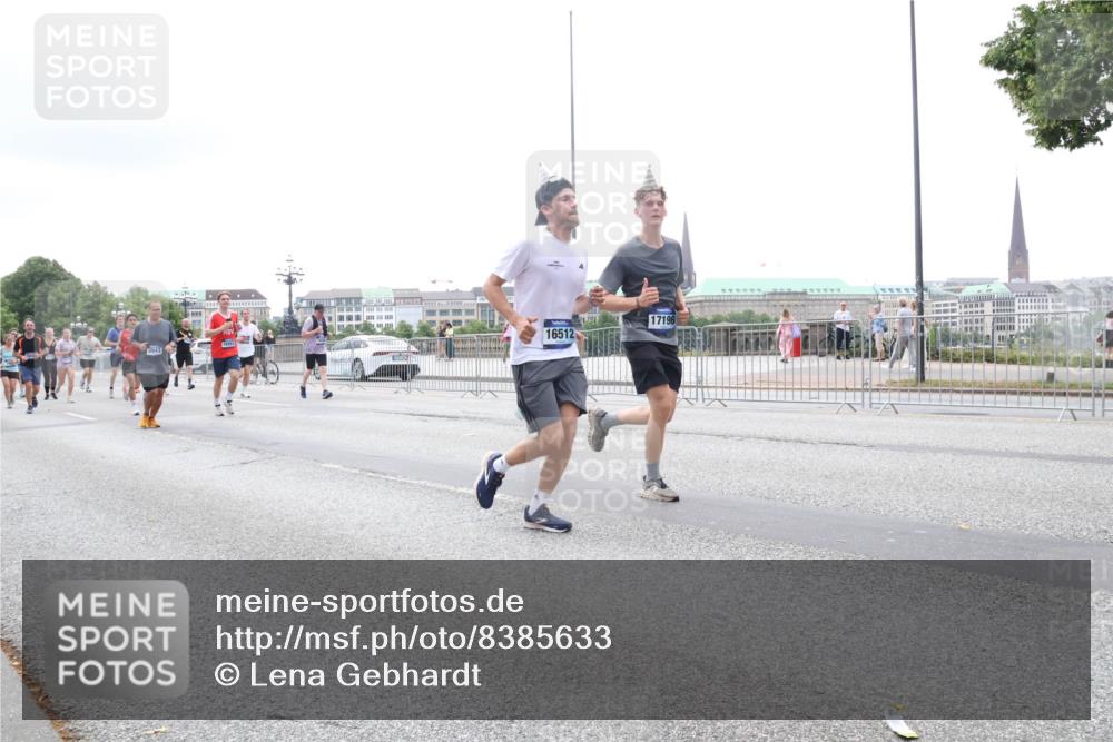 29.06.2025 - hella hamburg halbmarathon Lena Gebhardt http://msf.ph/oto/8385633 29.06.2025 10:49:43 Lombardsbrücke 3943, 16512, 17196, 1040, 1041, 1487, 1511, 1525, 1625, 1805, 1888, 2067, 2212, 2466, 2527, 2541, 2668, 2862, 2927, 2997, 3070, 3183, 3232, 3383, 3943, 4525, 4527, 4589, 4769, 4809, 4870, 5076, 5106, 5463, 5552, 5694, 5749, 5751, 6191, 6694, 6989, 7301, 7305, 7339, 7366, 7650, 7679, 7936, 8065, 8549, 9015, 9162, 9245, 9261, 10033, 10130, 10333, 10403, 10479, 10683, 10704, 11558, 11631, 12124, 12388, 13309, 13764, 14545, 14692 meine-sportfotos.de