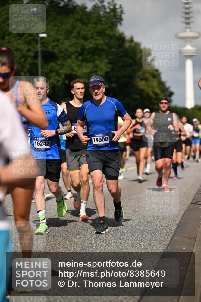 29.06.2025 - hella hamburg halbmarathon Dr. Thomas Lammeyer http://msf.ph/oto/8385649 29.06.2025 09:59:24 Kennedybrücke 1151, 1200, 1216, 1461, 1630, 1683, 1689, 1696, 1706, 2207, 2706, 2708, 3213, 3654, 3692, 3945, 3985, 4033, 4088, 4121, 4127, 4189, 4324, 4345, 4601, 4847, 4890, 4938, 5421, 5459, 5915, 6009, 6054, 6421, 6481, 6532, 6691, 6938, 7052, 7056, 7269, 7312, 7332, 7367, 7657, 8139, 8153, 8205, 8216, 8234, 8302, 8454, 8577, 8720, 8856, 8899, 8927, 8955, 8977, 9386, 9491, 9529, 9551, 9786, 9934, 9959, 10115, 10263, 10811, 11356 meine-sportfotos.de