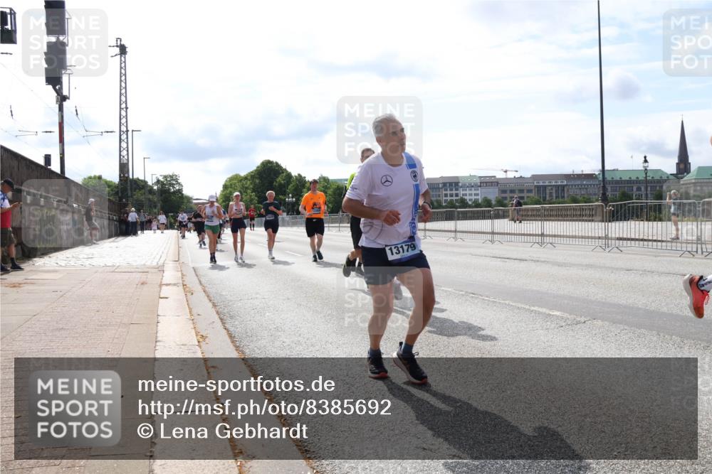 29.06.2025 - hella hamburg halbmarathon Lena Gebhardt http://msf.ph/oto/8385692 29.06.2025 10:15:49 Lombardsbrücke 13179, 1156, 1308, 1440, 1651, 2071, 2076, 2110, 2165, 2436, 2720, 2989, 3167, 3417, 4007, 4466, 4492, 4494, 4828, 5069, 5423, 5739, 6376, 6576, 7809, 7810, 7897, 7941, 7942, 8169, 8554, 8746, 8885, 9192, 9307, 9423, 9657, 9675, 9784, 10108, 10608, 10775, 10858, 11113, 11303, 11478, 11774, 11783, 11818, 12427, 12457, 12469, 12521, 13179, 13197, 13453, 13500, 13818, 13951, 14413, 14423, 14550, 14552, 15150, 15307, 15740 meine-sportfotos.de