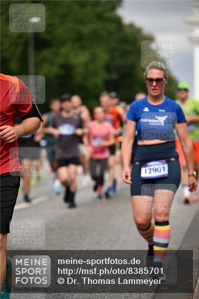 29.06.2025 - hella hamburg halbmarathon Dr. Thomas Lammeyer http://msf.ph/oto/8385701 29.06.2025 10:20:25 Kennedybrücke 1212, 1244, 1599, 2071, 2165, 2803, 2912, 3030, 3134, 3156, 3176, 3484, 3648, 3687, 4478, 4583, 4637, 5036, 6024, 6742, 6935, 7158, 7753, 7792, 8169, 8263, 8295, 8554, 8597, 8645, 8707, 8847, 8857, 9332, 9601, 9628, 9802, 9810, 9891, 10076, 10107, 10139, 10141, 10183, 10292, 10575, 10844, 11236, 11344, 11345, 11428 meine-sportfotos.de