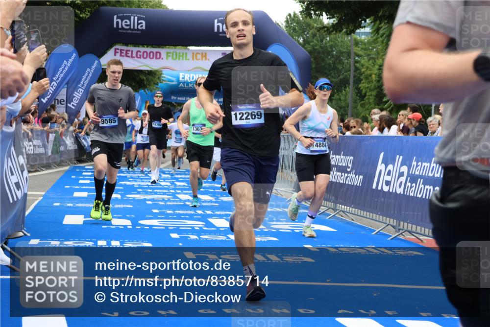 29.06.2025 - hella hamburg halbmarathon Strokosch-Dieckow http://msf.ph/oto/8385714 29.06.2025 10:46:04 Ziel 1759, 2189, 2707, 3087, 5648, 6460, 7450, 7961, 8269, 9585, 11094, 11125, 11936, 12084, 12269, 13630, 14462, 14804, 16136, 16466, 16475, 17008, 18081, 18702, 18797 meine-sportfotos.de