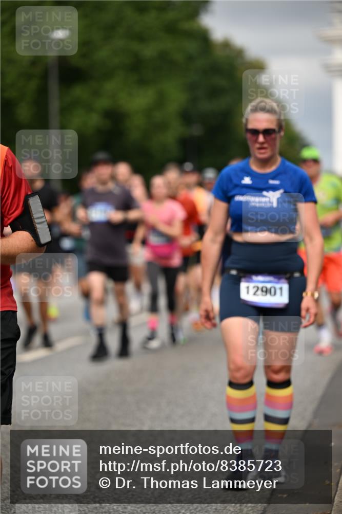 29.06.2025 - hella hamburg halbmarathon Dr. Thomas Lammeyer http://msf.ph/oto/8385723 29.06.2025 10:20:25 Kennedybrücke 1212, 1244, 1599, 2071, 2165, 2803, 2912, 3030, 3134, 3156, 3176, 3484, 3648, 3687, 4478, 4583, 4637, 5036, 6024, 6742, 6935, 7158, 7753, 7792, 8169, 8263, 8295, 8554, 8597, 8645, 8707, 8847, 8857, 9332, 9601, 9628, 9802, 9810, 9891, 10076, 10107, 10139, 10141, 10183, 10292, 10575, 10844, 11236, 11344, 11345, 11428 meine-sportfotos.de